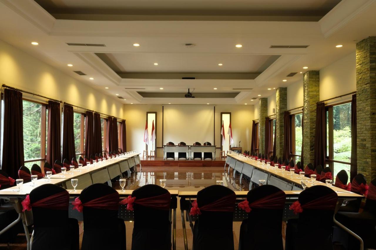 The Grand Hill Resort-Hotel Puncak Εξωτερικό φωτογραφία