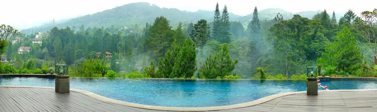 The Grand Hill Resort-Hotel Puncak Εξωτερικό φωτογραφία