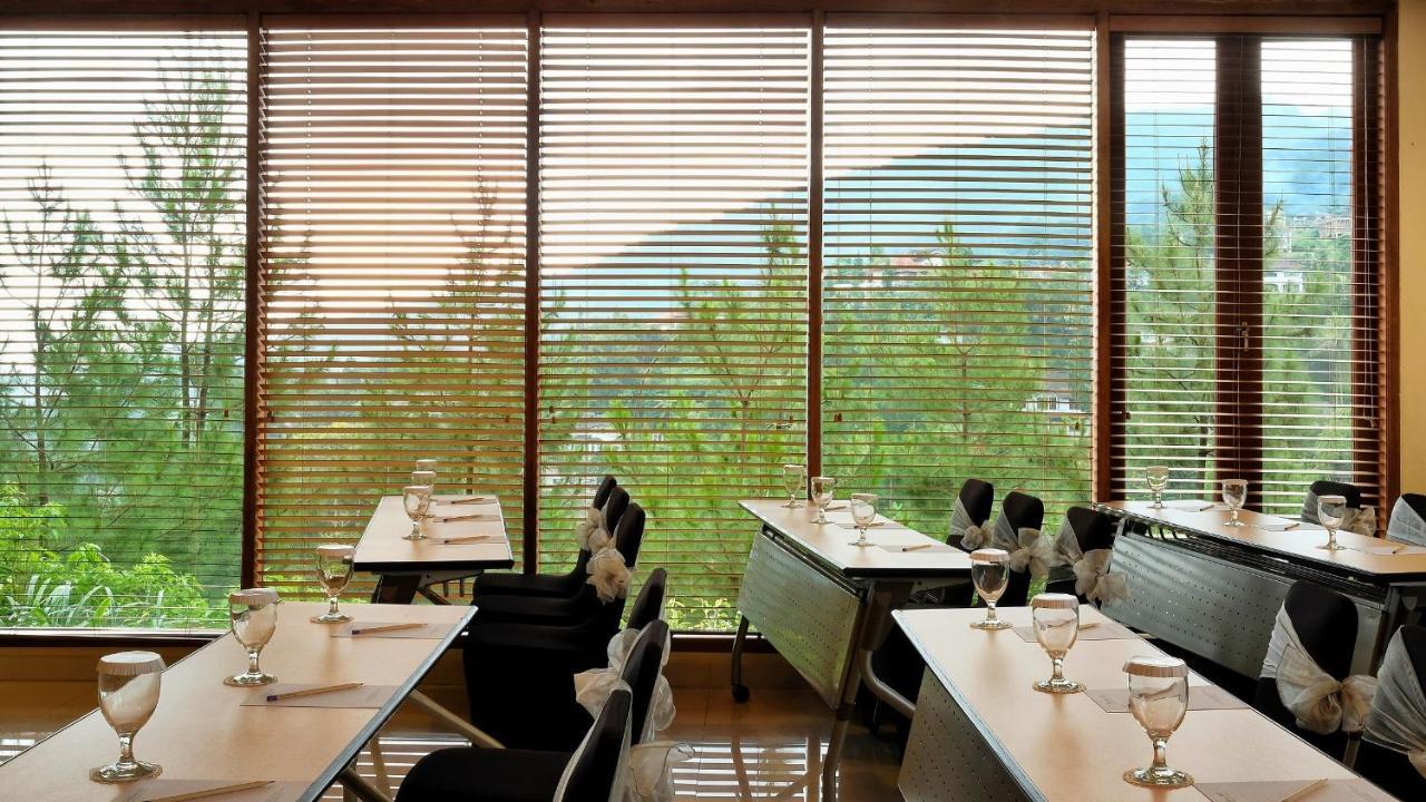 The Grand Hill Resort-Hotel Puncak Εξωτερικό φωτογραφία